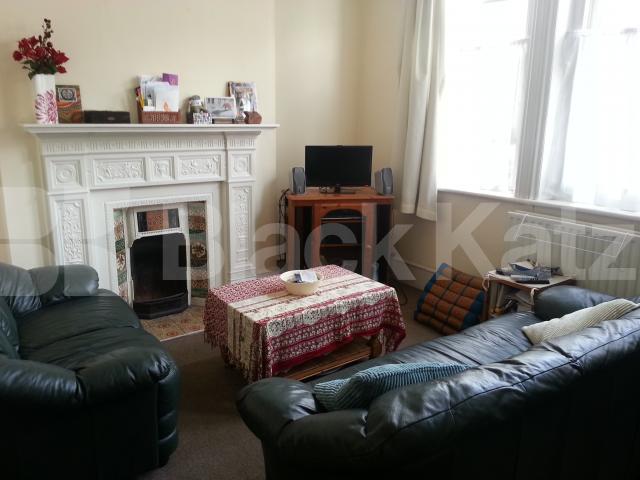 			Let, 2 Bedroom, 1 bath, 1 reception Flat			 Broadway Parade, CROUCH END